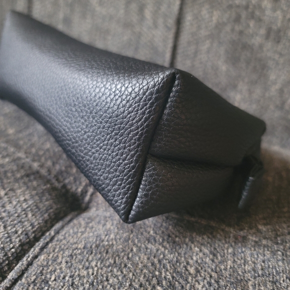 Giorgio Armani Travel Case NWOT Eva Air - Picture 10 of 14